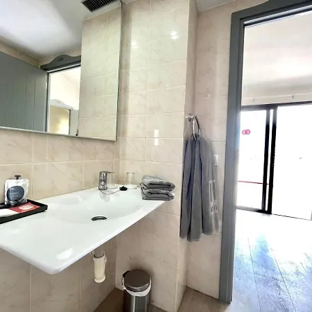 Two Bedrooms, Wifi, Pool, Close To The Beach In Los Cristianos
