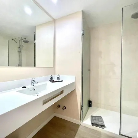 Two Bedrooms, Wifi, Pool, Close To The Beach In Los Cristianos