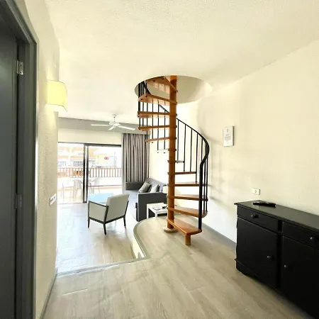Two Bedrooms, Wifi, Pool, Close To The Beach In Los Cristianos *