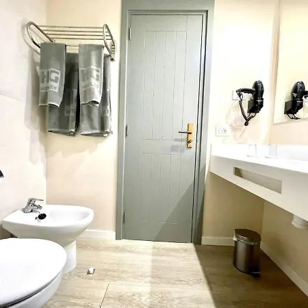 Two Bedrooms, Wifi, Pool, Close To The Beach In Los Cristianos Los Cristianos (Tenerife)