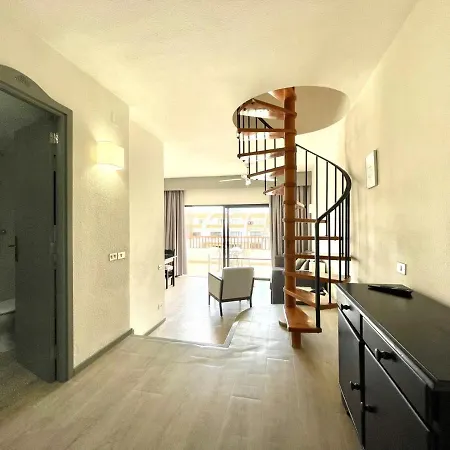 Two Bedrooms, Wifi, Pool, Close To The Beach In Los Cristianos