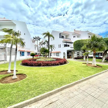 Two Bedrooms, Wifi, Pool, Close To The Beach In Los Cristianos *