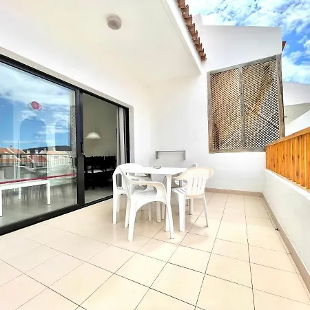 Two Bedrooms, Wifi, Pool, Close To The Beach In Los Cristianos Apartment